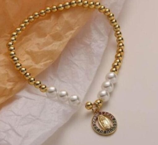 Close-up of pearl bead bracelet version one – detailed craftsmanship