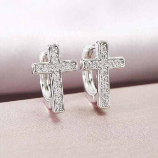 Silver cross necklace with shimmering crystal