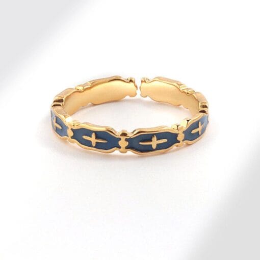 Vintage-style faith ring with detailed cross design
